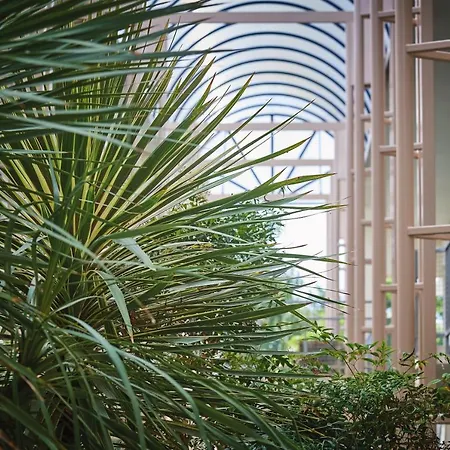 Les Jardins De L'anjou Hotel