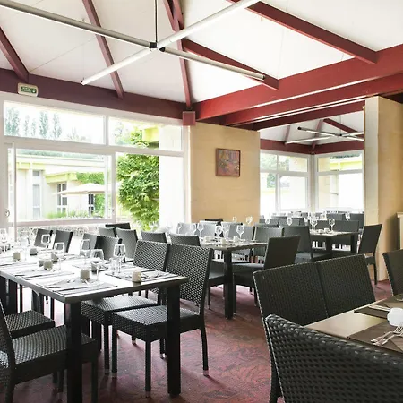 Les Jardins De L'anjou Hotel 3*